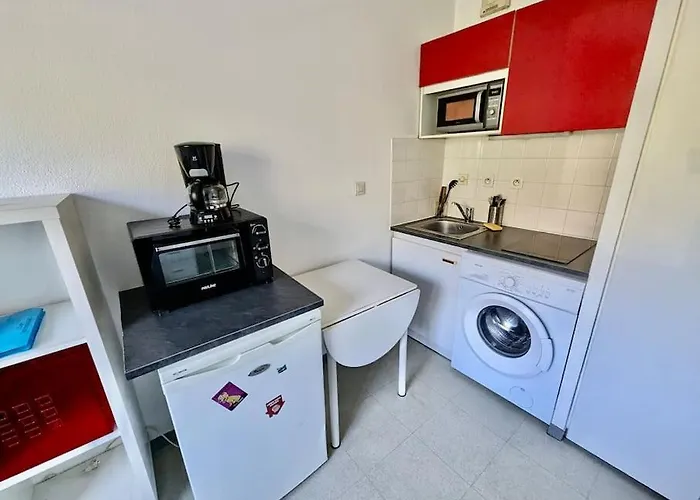 Centre, Calme & Equipe Avec Parking Prive