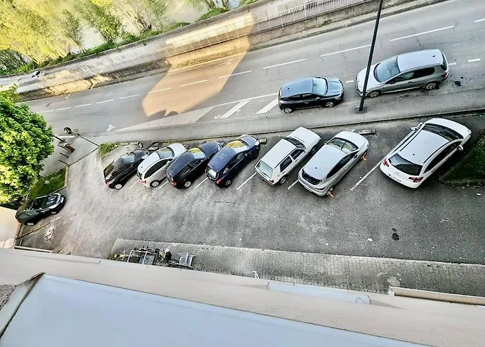 Centre, Calme & Equipe Avec Parking Prive *