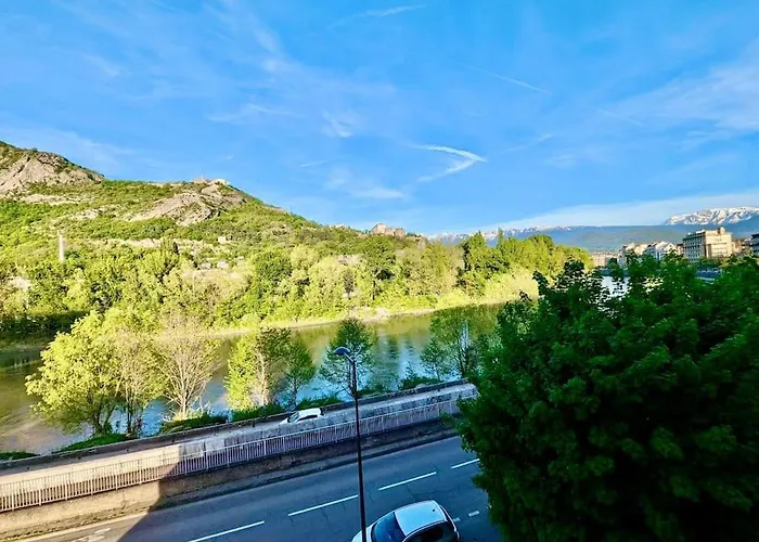 Daire Centre, Calme & Equipe Avec Parking Prive